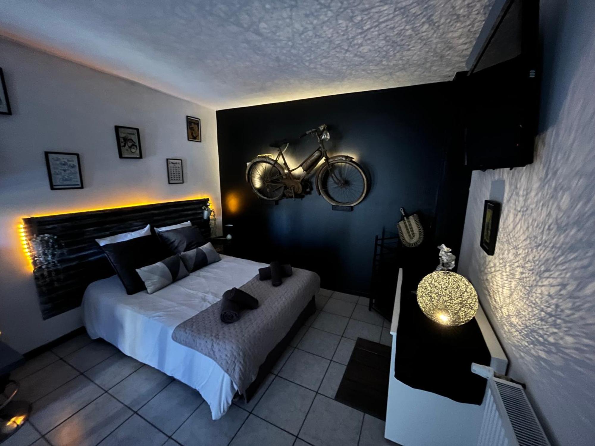 "Le Maloya" Chalets Independants -Chambre Balneo - Relais Motards Lacaune Exteriör bild