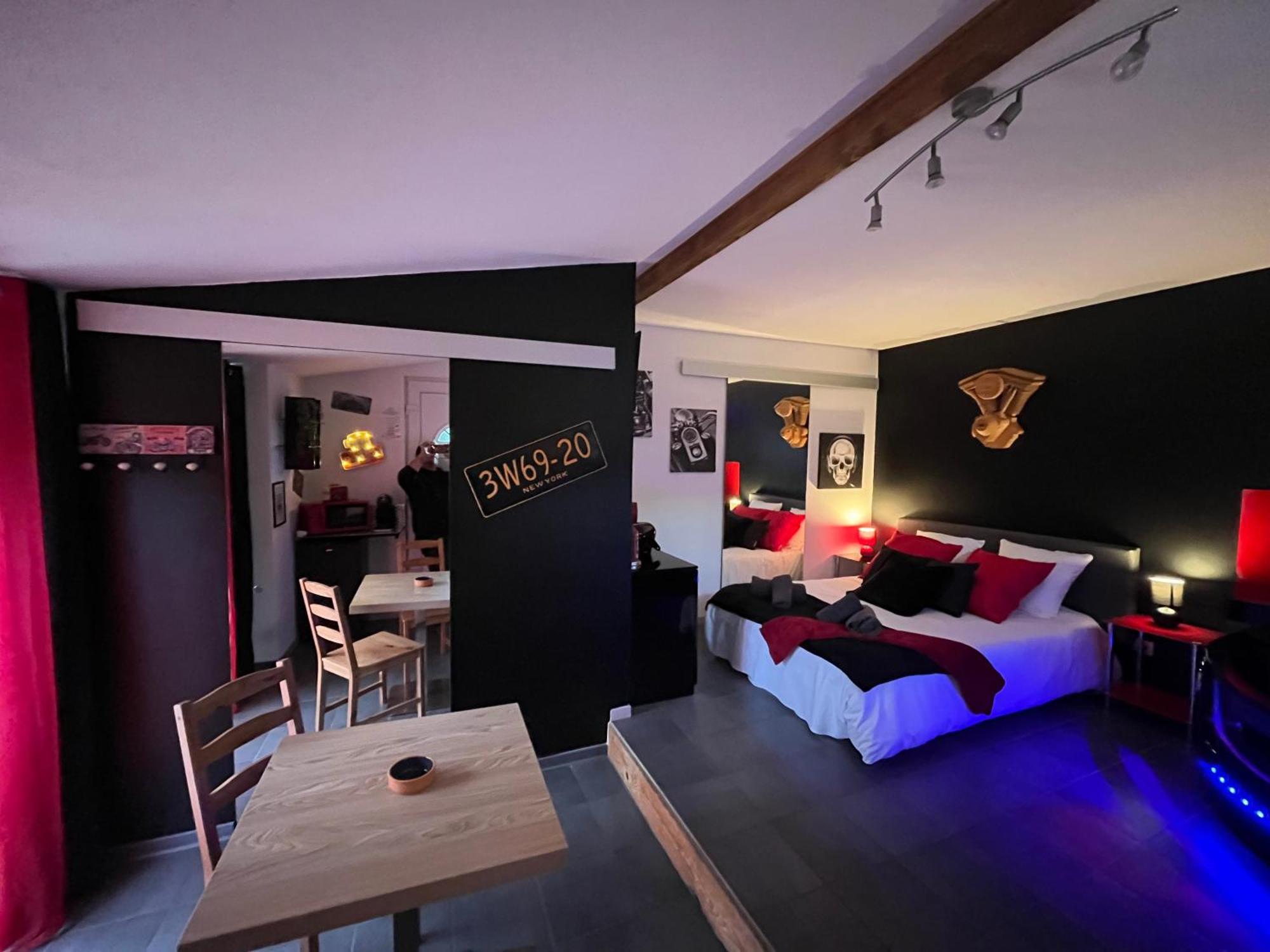 "Le Maloya" Chalets Independants -Chambre Balneo - Relais Motards Lacaune Exteriör bild