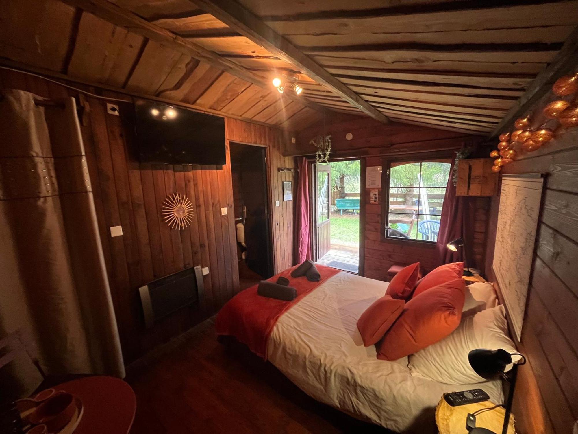 "Le Maloya" Chalets Independants -Chambre Balneo - Relais Motards Lacaune Exteriör bild