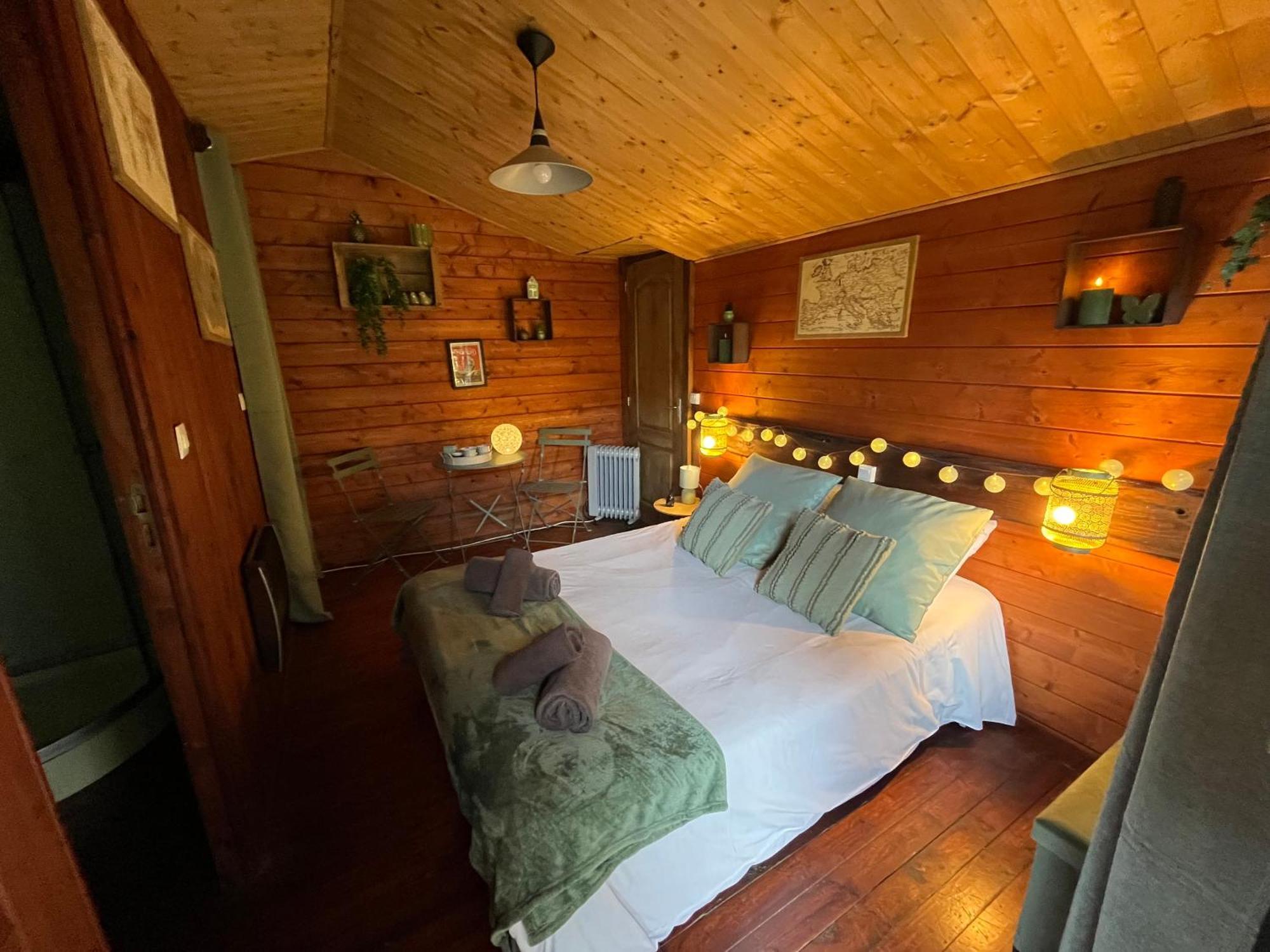 "Le Maloya" Chalets Independants -Chambre Balneo - Relais Motards Lacaune Exteriör bild