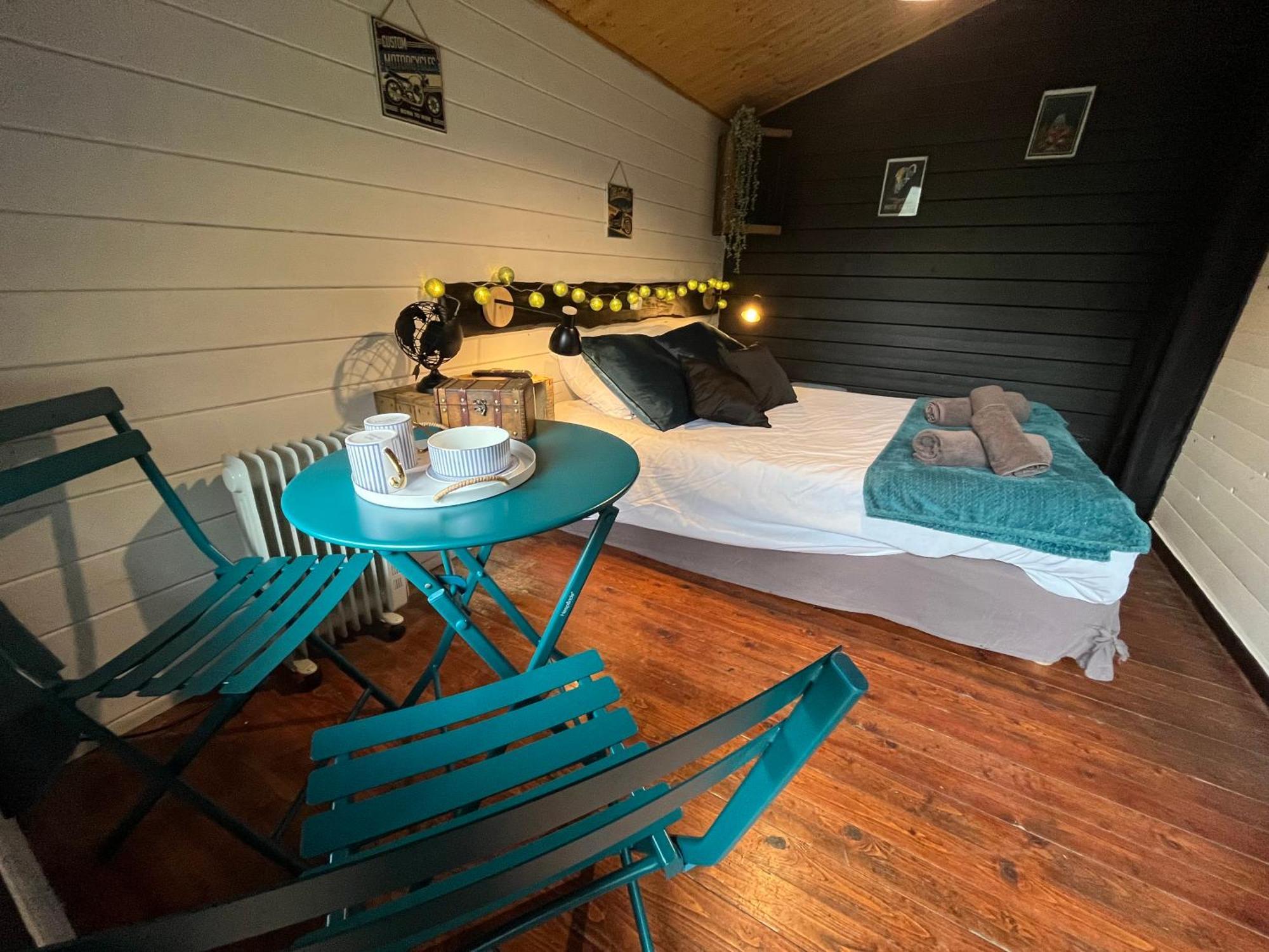 "Le Maloya" Chalets Independants -Chambre Balneo - Relais Motards Lacaune Exteriör bild