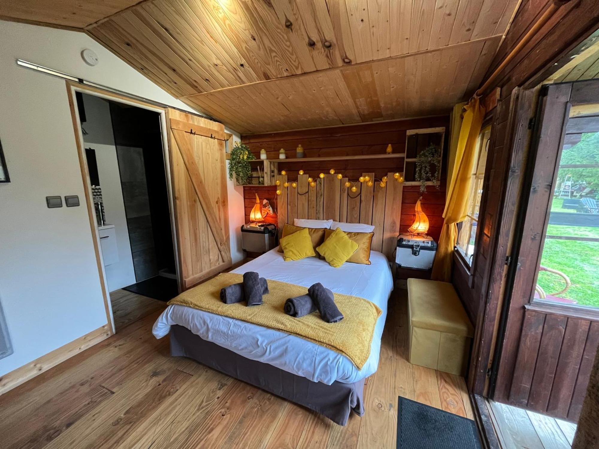 "Le Maloya" Chalets Independants -Chambre Balneo - Relais Motards Lacaune Exteriör bild
