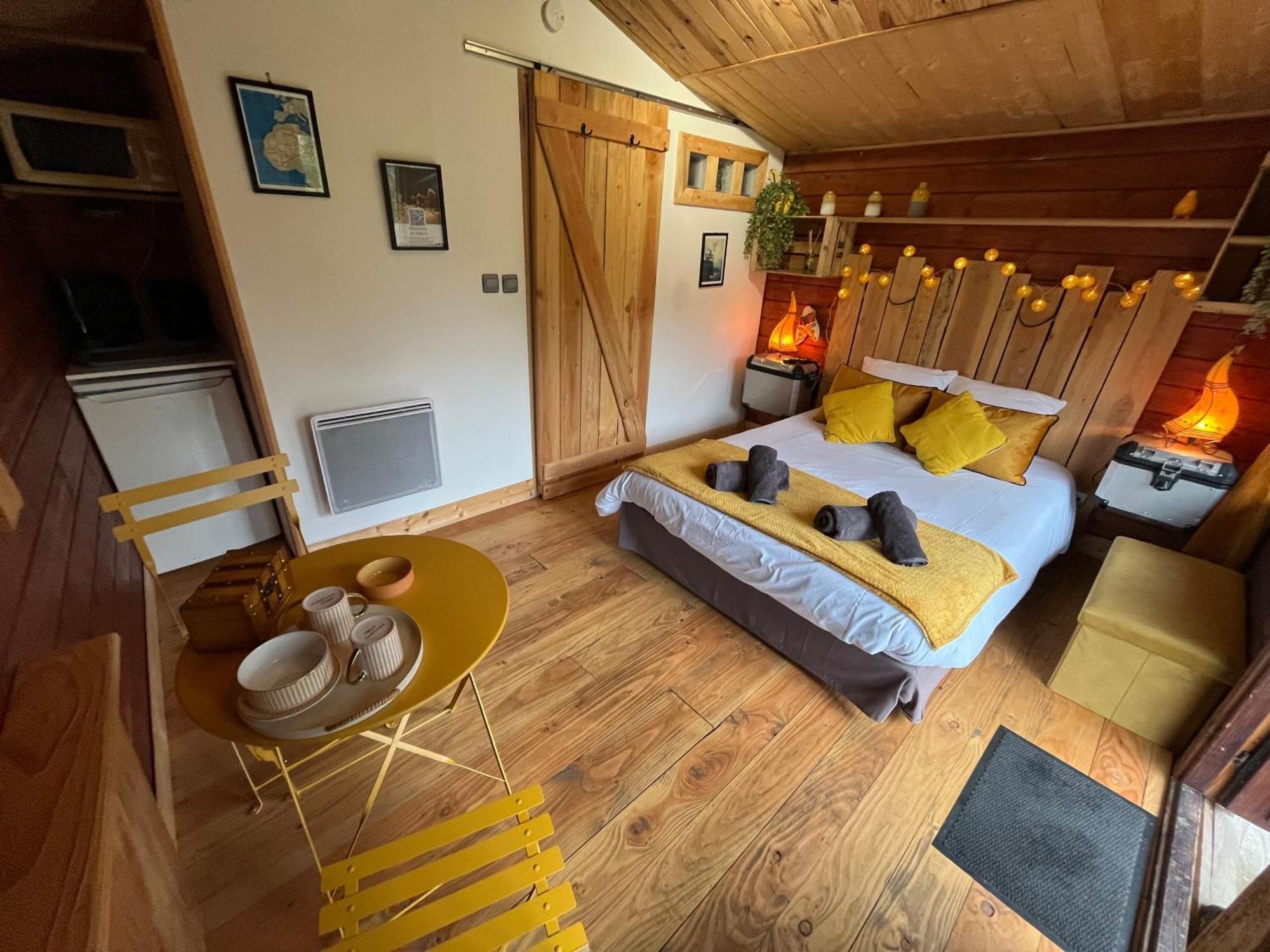"Le Maloya" Chalets Independants -Chambre Balneo - Relais Motards Lacaune Exteriör bild