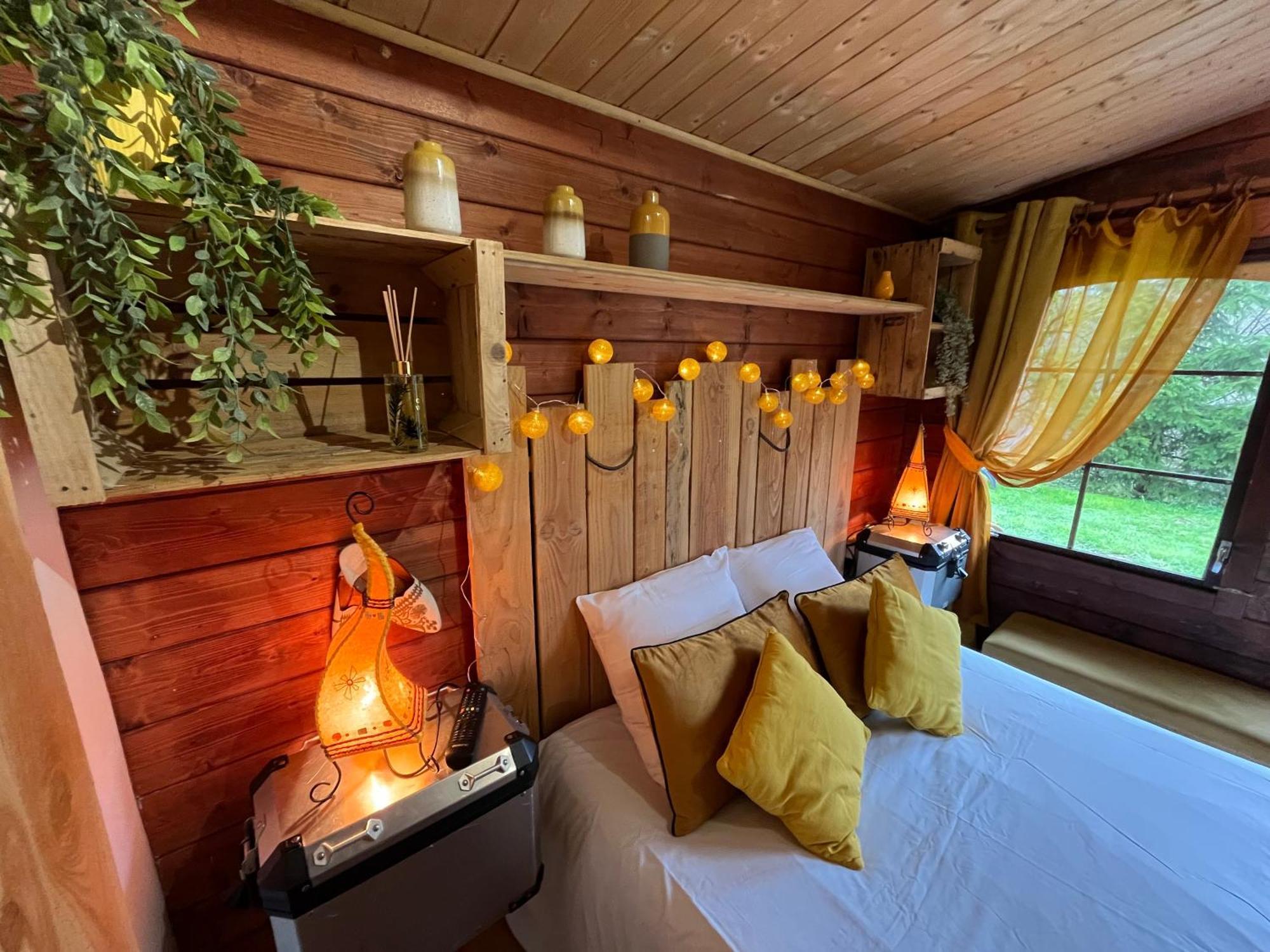 "Le Maloya" Chalets Independants -Chambre Balneo - Relais Motards Lacaune Exteriör bild
