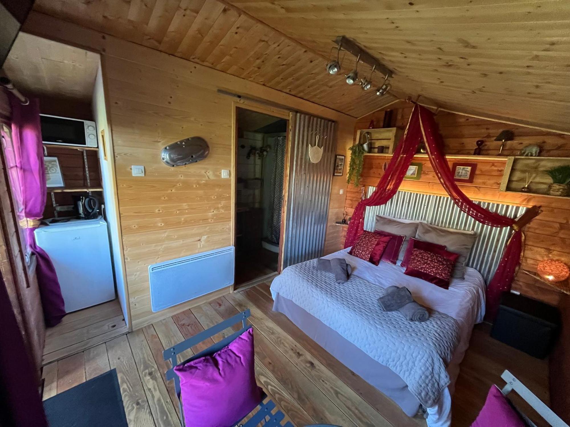 "Le Maloya" Chalets Independants -Chambre Balneo - Relais Motards Lacaune Exteriör bild