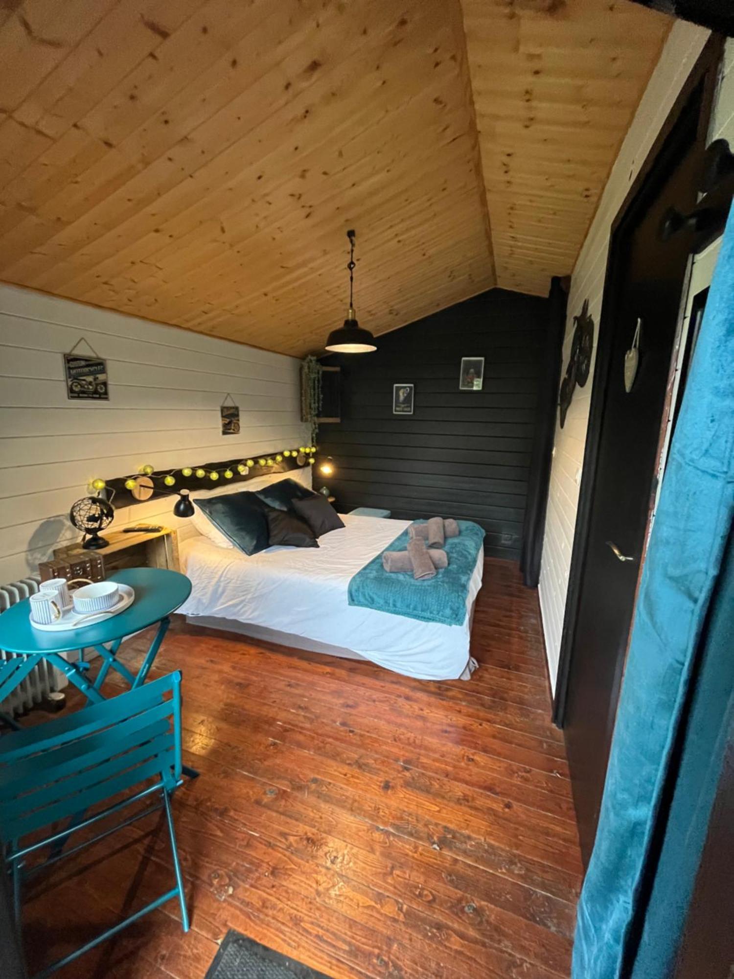 "Le Maloya" Chalets Independants -Chambre Balneo - Relais Motards Lacaune Exteriör bild
