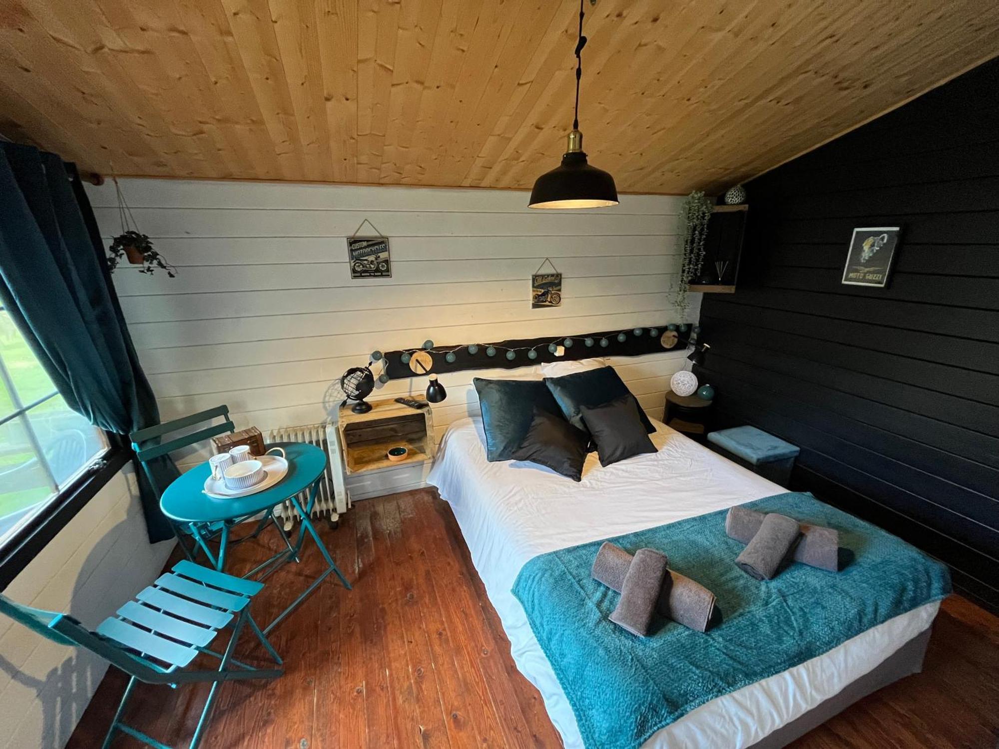 "Le Maloya" Chalets Independants -Chambre Balneo - Relais Motards Lacaune Exteriör bild
