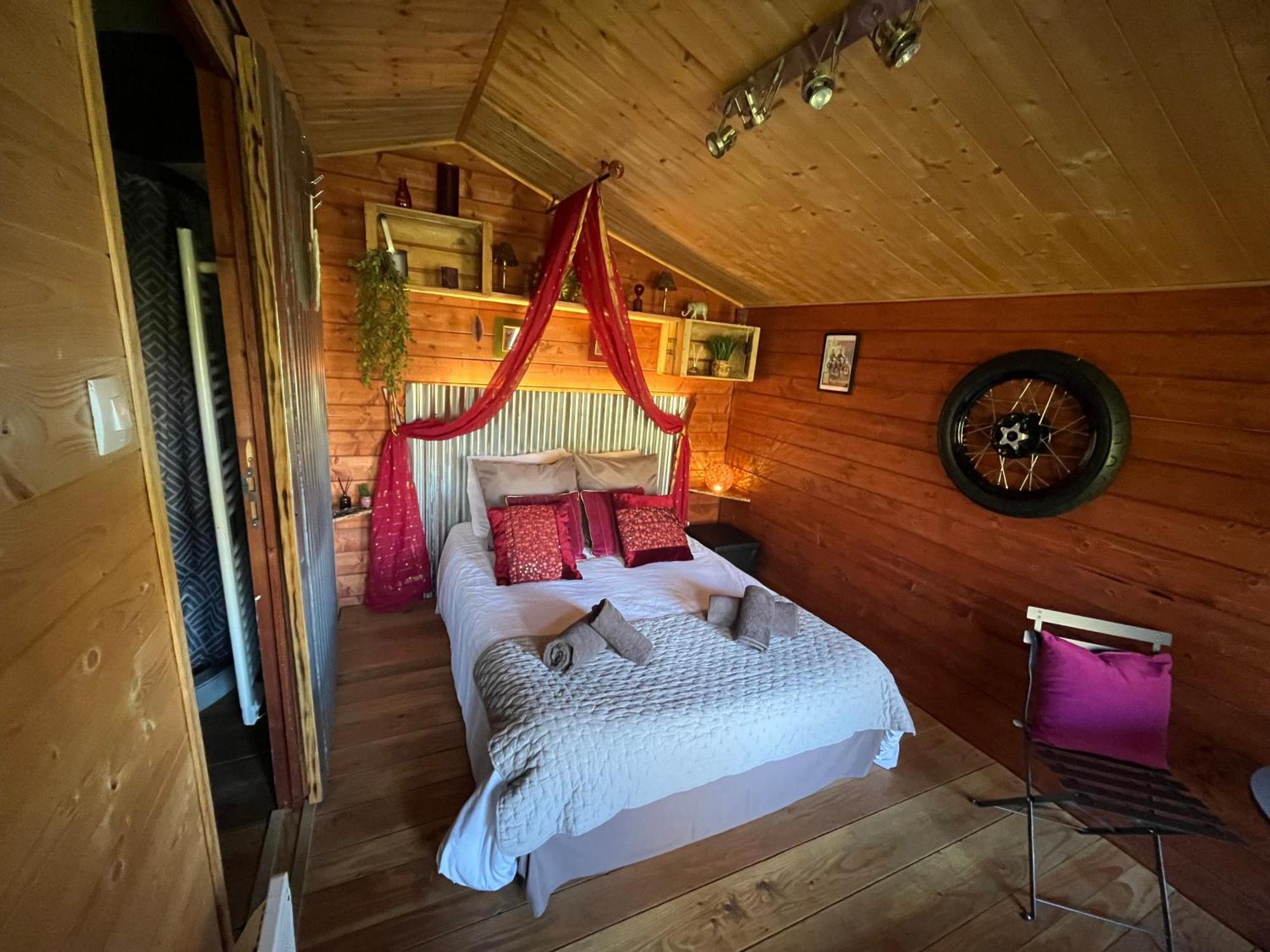 "Le Maloya" Chalets Independants -Chambre Balneo - Relais Motards Lacaune Exteriör bild