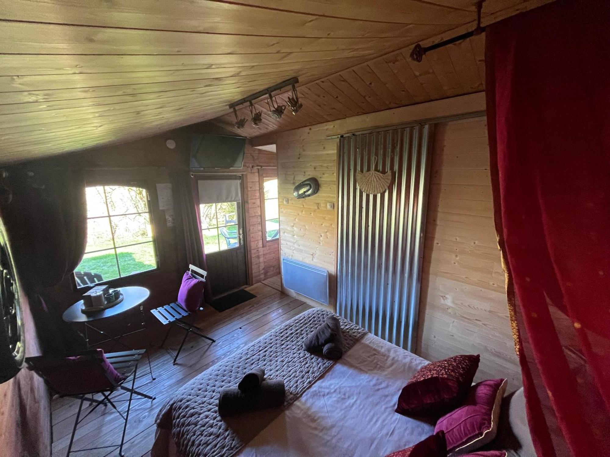 "Le Maloya" Chalets Independants -Chambre Balneo - Relais Motards Lacaune Exteriör bild